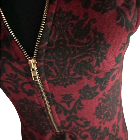 Large black and red dress - Picture 3 of 3